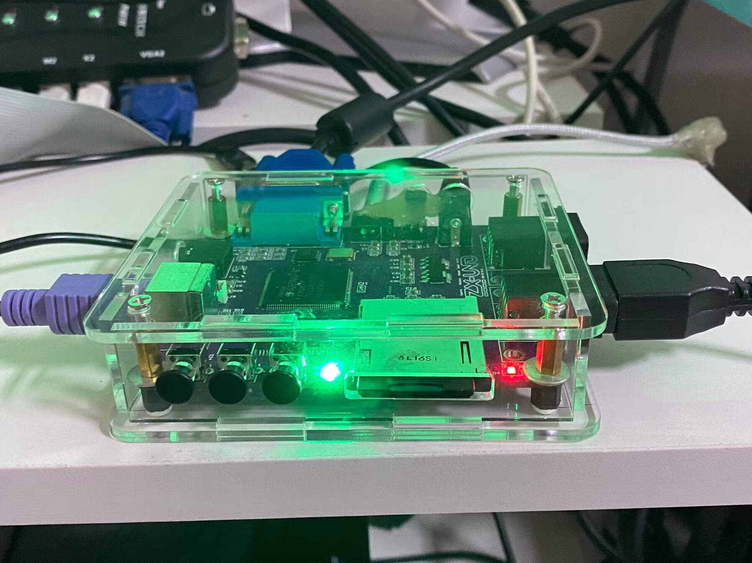ZXUNO VGA 2M - Multi-Soft Core FPGA 8-Bit Console
