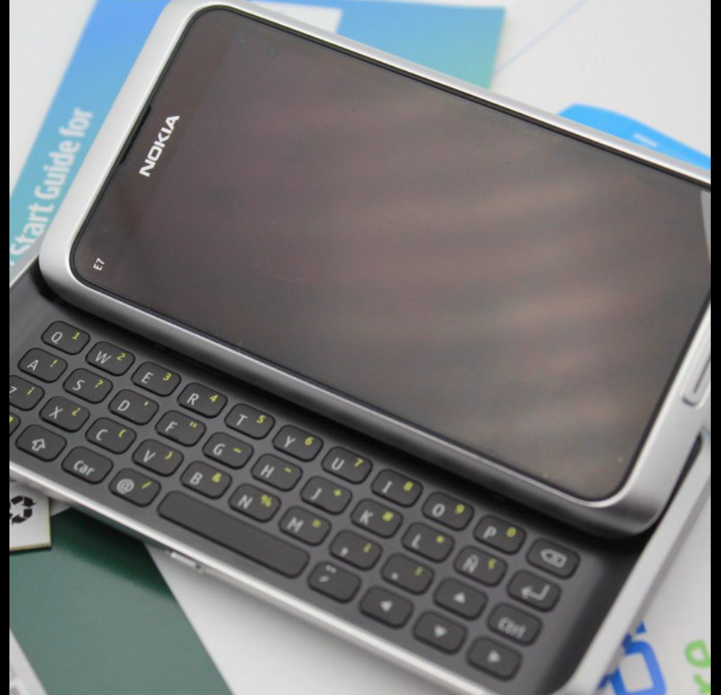 Nokia E7-00 — Symbian^3 Retro Smartphone