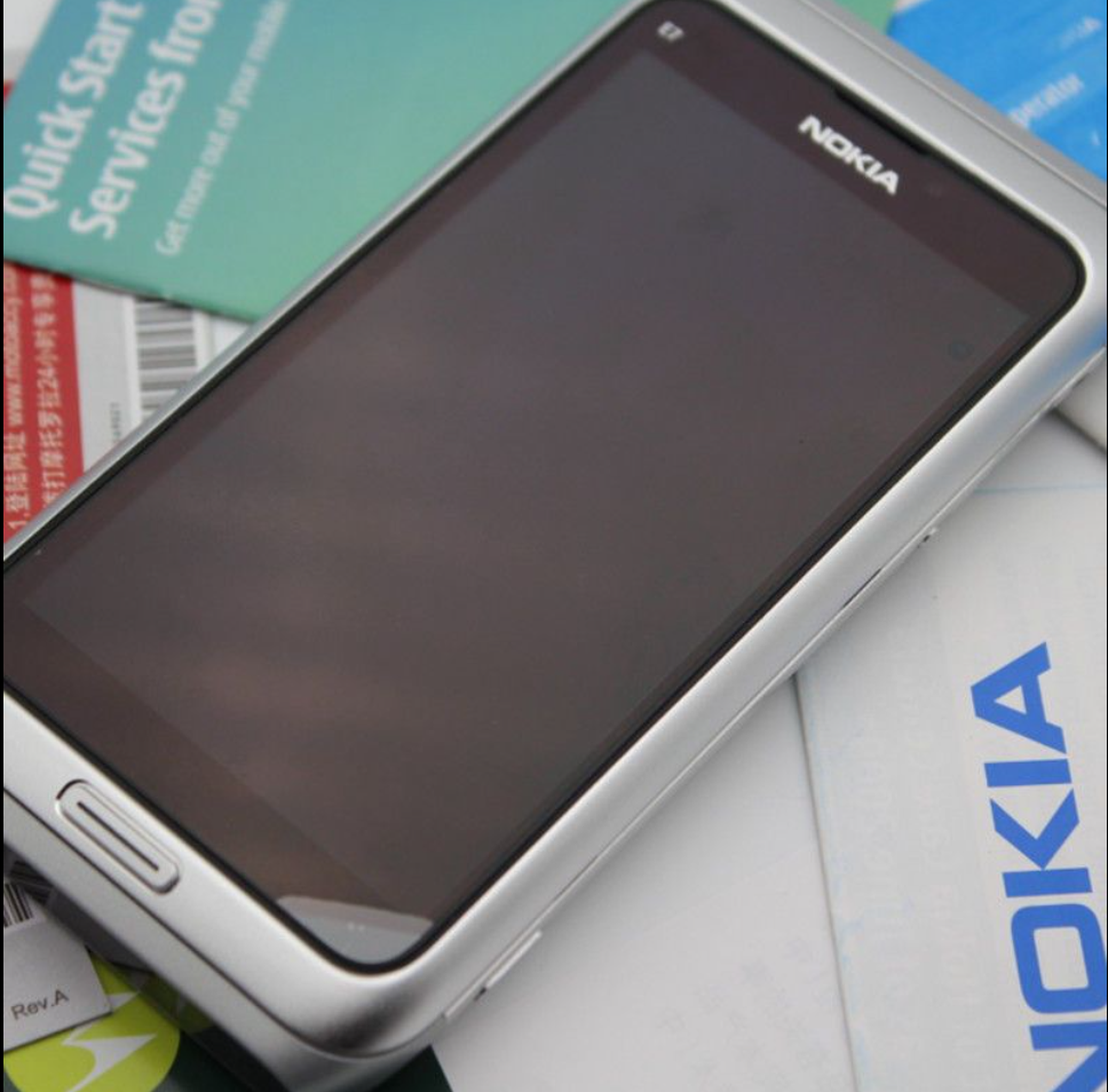 Nokia E7-00 — Symbian^3 Retro Smartphone