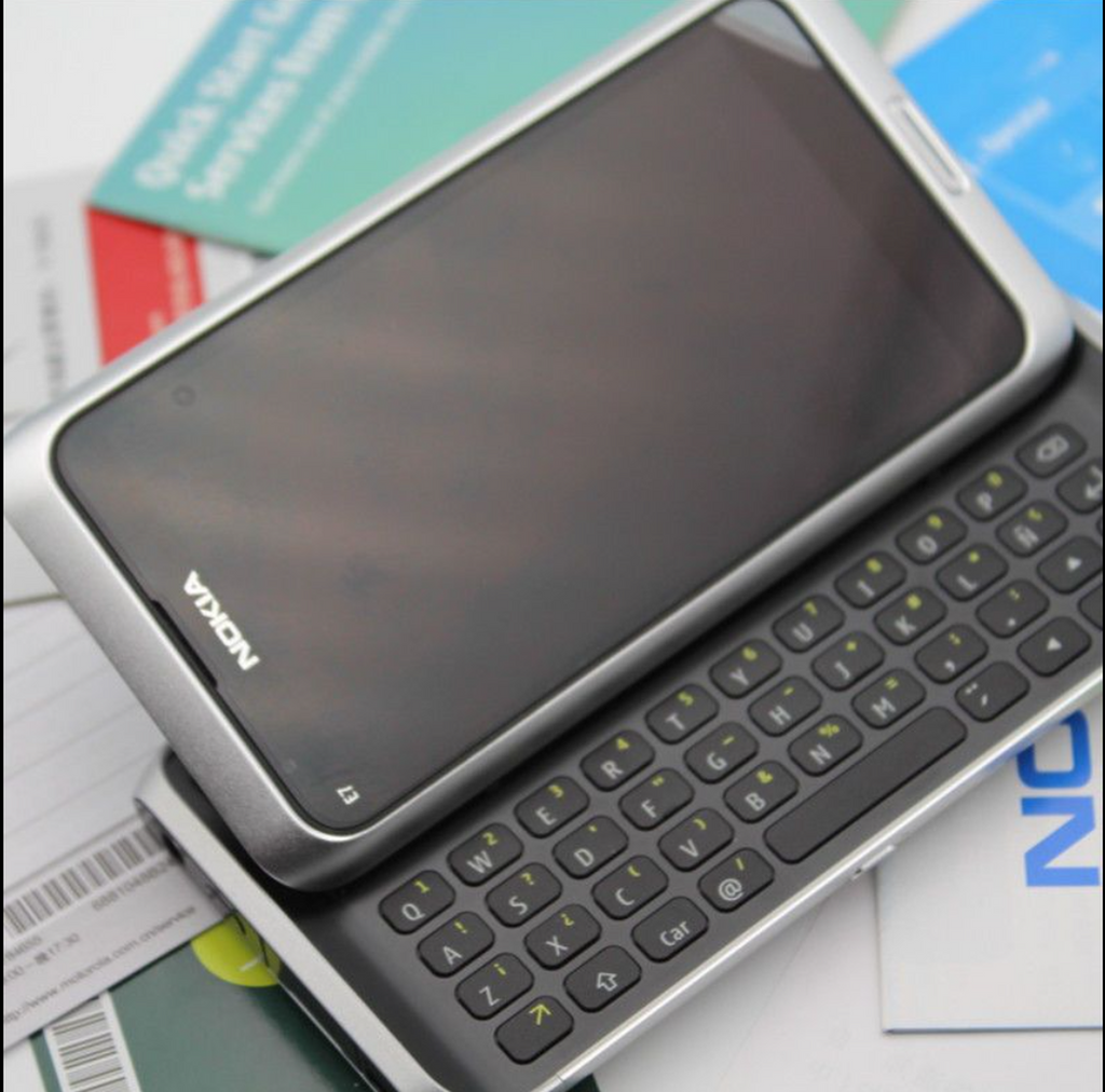 Nokia E7-00 — Symbian^3 Retro Smartphone