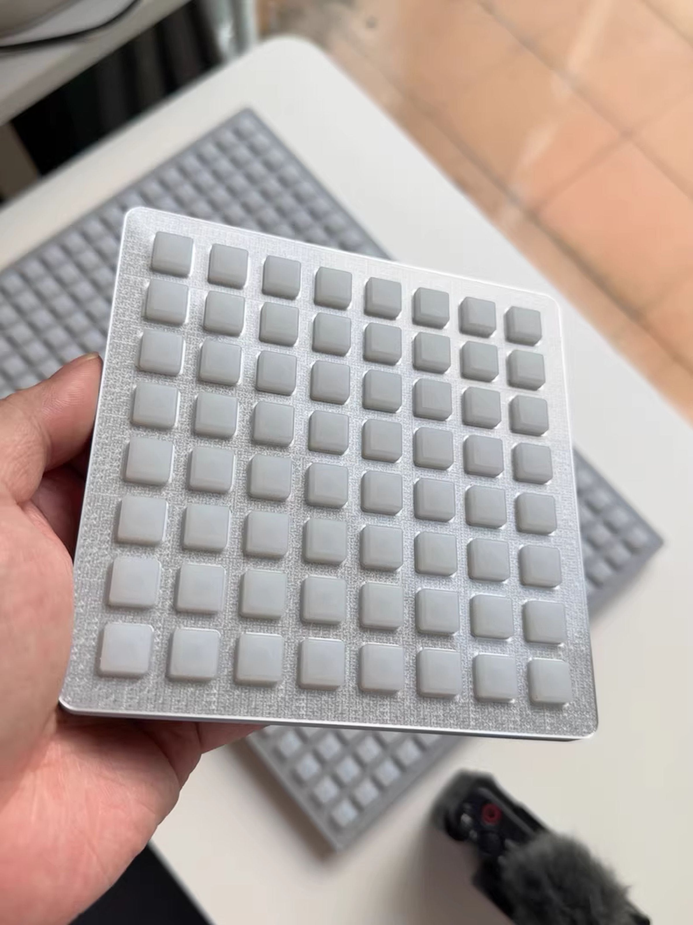Monome Grid 64 DIY - Compact Breakout Edition