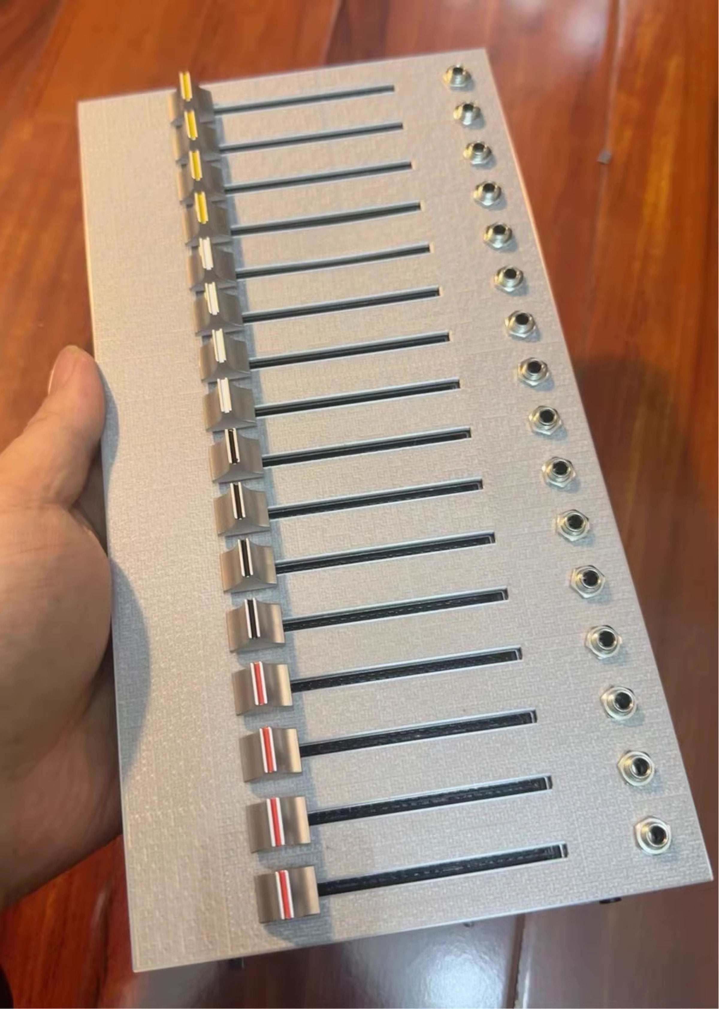 Monome 16nx Faderbank Controller